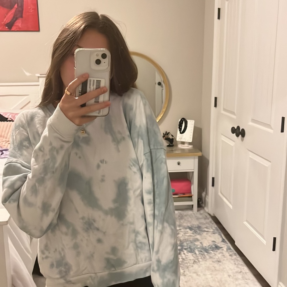 PINK ROSE mock-neck blue tie dye sweatshirt